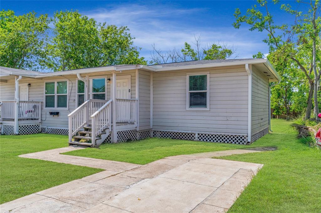1113 W 10th St in Freeport, TX - Building Photo