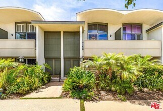 13214 Fiji Way in Marina Del Rey, CA - Building Photo - Building Photo