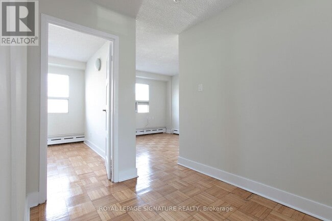 990 Avenue Rd in Toronto, ON - Building Photo - Building Photo