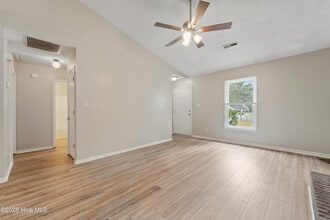 166 Corey Cir in Jacksonville, NC - Building Photo - Building Photo