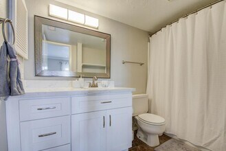 5807 Beverly Hill St in Houston, TX - Building Photo - Building Photo