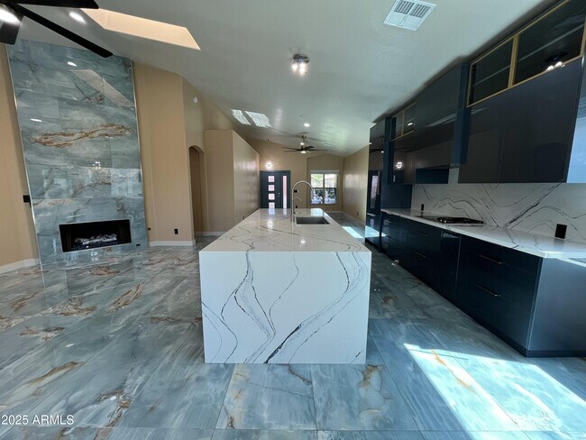 8709 E Gail Rd in Scottsdale, AZ - Building Photo - Building Photo