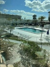 2100 Benjamin Franklin Dr in Sarasota, FL - Foto de edificio - Building Photo