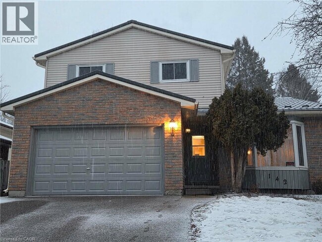 142 Bechtel Dr in Kitchener, ON - Building Photo - Building Photo