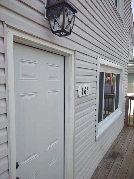165 North St, Unit 2Upstairs in Kingston, NY - Building Photo