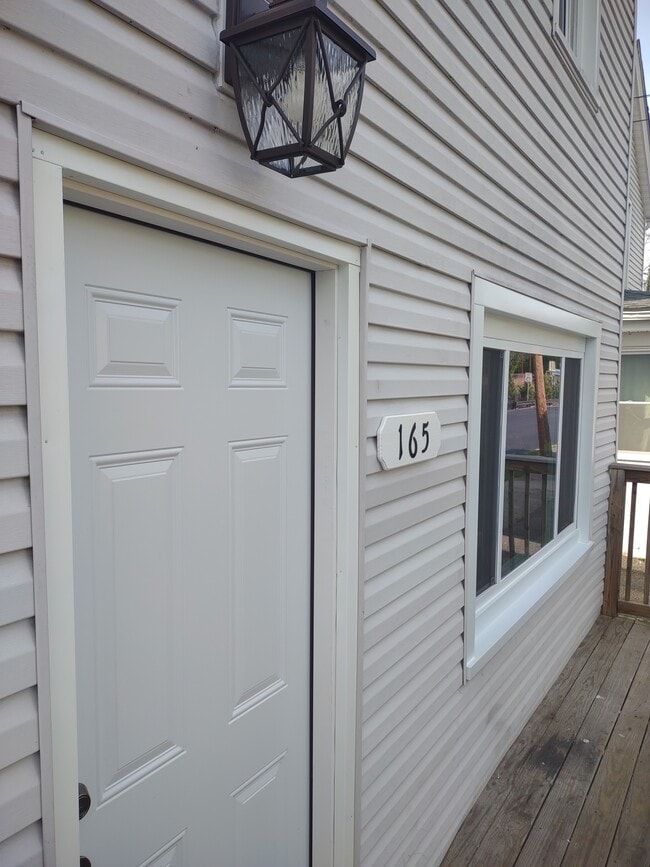 165 North St, Unit 2Upstairs