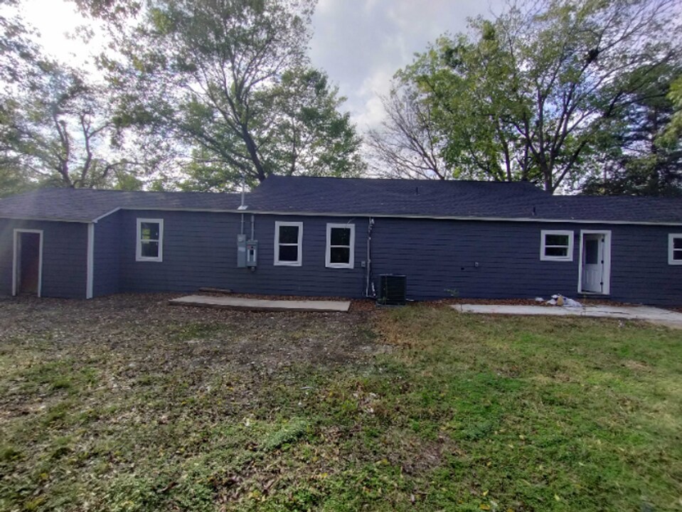751 SW 1st St in Cooper, TX - Building Photo
