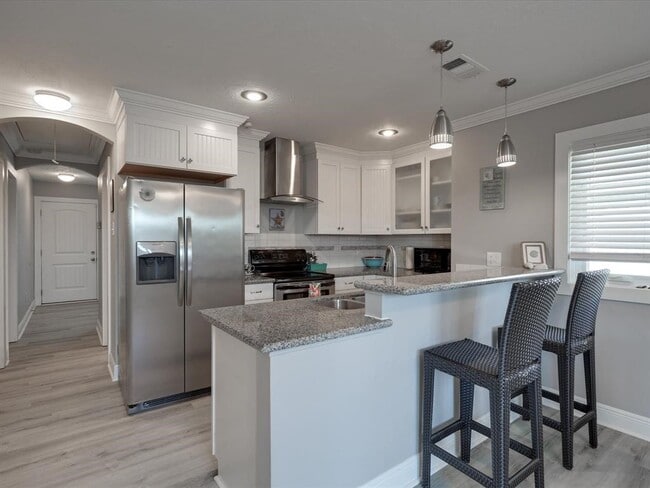 property at 10 Windsor Ct