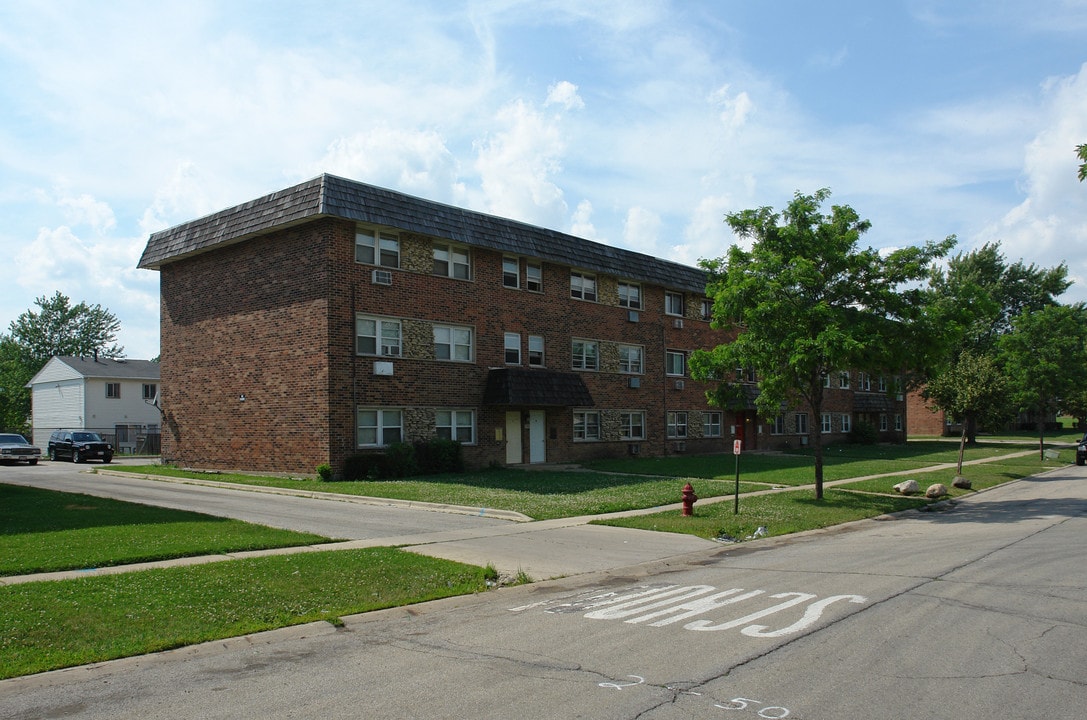 7191 Astor Ave in Hanover Park, IL - Foto de edificio