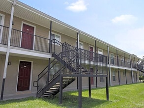 Spanish Arms in Baton Rouge, LA - Building Photo - Building Photo