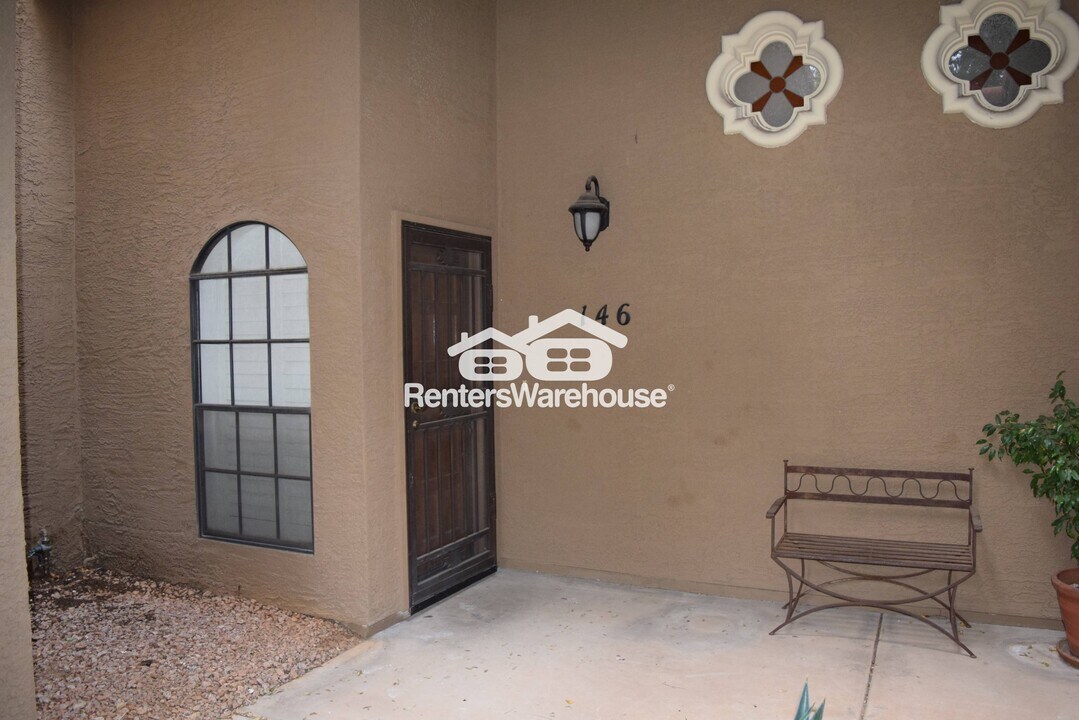 6945 E Cochise Rd in Paradise Valley, AZ - Foto de edificio