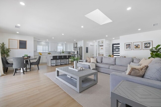 17155 Bullock St in Los Angeles, CA - Building Photo - Building Photo