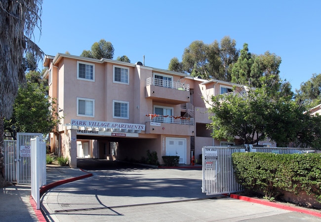 Park Village Apartments in Chula Vista, CA - Foto de edificio - Building Photo