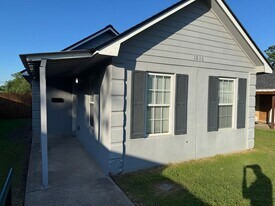 1016 S 16th St in Waco, TX - Building Photo