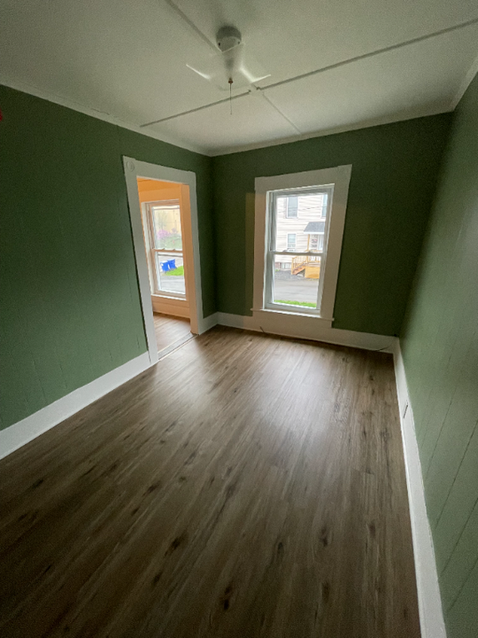 82 Maple St in St Johnsbury, VT - Building Photo