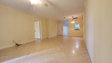 1727 Jimmy Buffett Mem Hwy in Vero Beach, FL - Foto de edificio - Building Photo