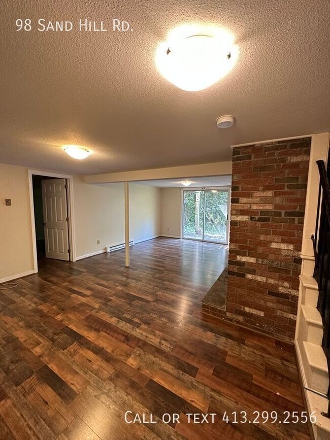 98 Sand Hill Rd in Amherst, MA - Building Photo - Building Photo