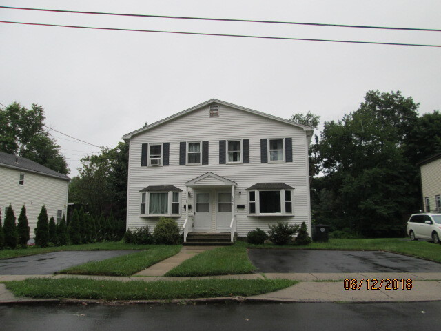 184-1 Robert Treat Dr in Milford, CT - Foto de edificio