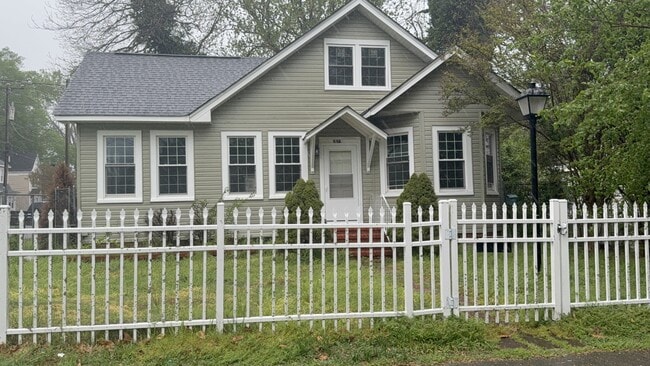 307 E Pembroke Ave in Hampton, VA - Building Photo - Building Photo