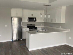 221 Eastview Dr in Central Islip, NY - Building Photo - Building Photo