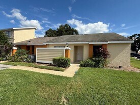 21 Silver Park Cir in Kissimmee, FL - Building Photo