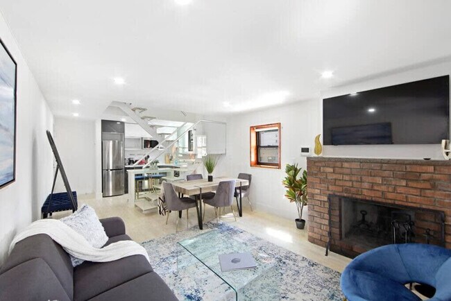 244 E 75th St in New York, NY - Foto de edificio - Building Photo