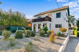 1429 Edgecliffe Dr, Unit 1429.5 in Los Angeles, CA - Building Photo - Building Photo