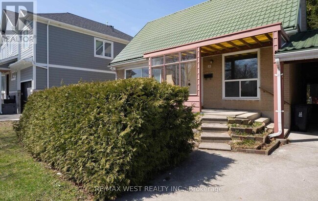 32 Broadleaf Rd in Toronto, ON - Building Photo - Building Photo