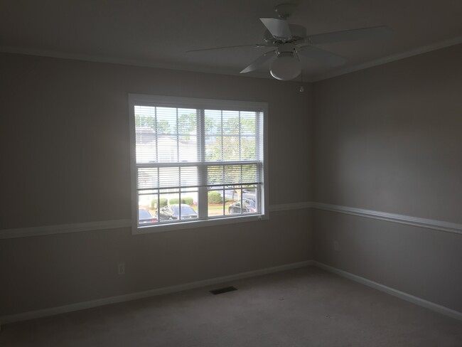 1035 Spring Forest Rd, Unit D3 in Greenville, NC - Foto de edificio - Building Photo