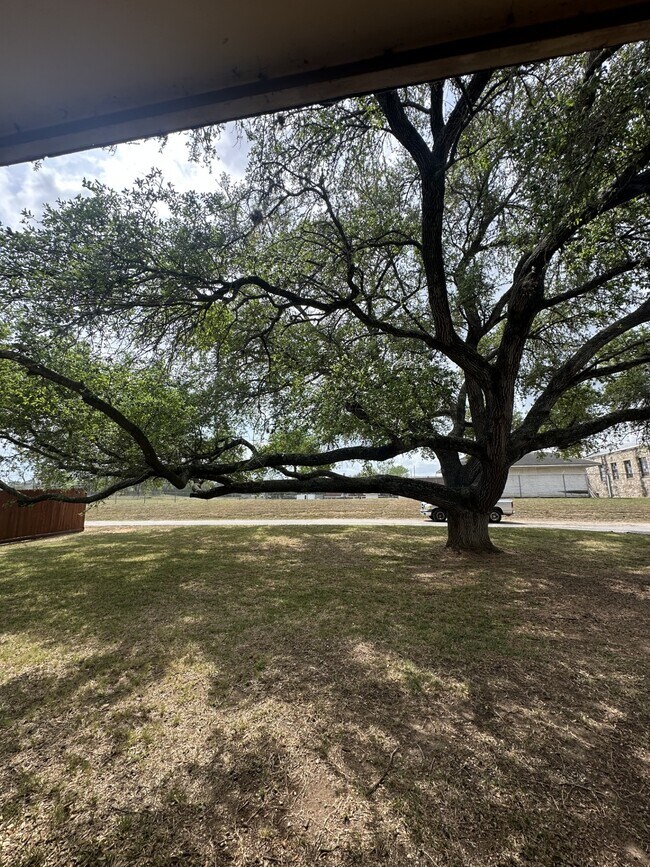 1206 Tom Dee St in Brenham, TX - Building Photo - Building Photo