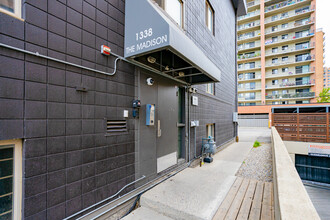 1338 16 Av SW in Calgary, AB - Building Photo - Building Photo