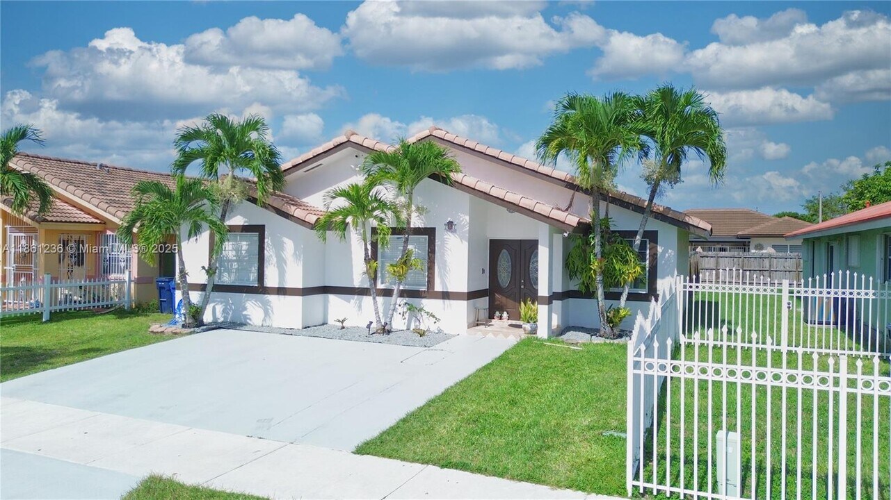 18331 SW 135th Ave in Miami, FL - Building Photo