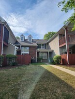 1002 Primrose Ln, Unit Primrose in Chesapeake, VA - Building Photo