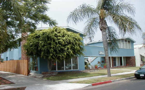 Carloma Apartments in Long Beach, CA - Building Photo - Building Photo