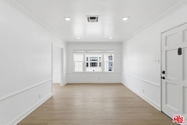 8613 W Olympic Blvd in Los Angeles, CA - Building Photo - Building Photo