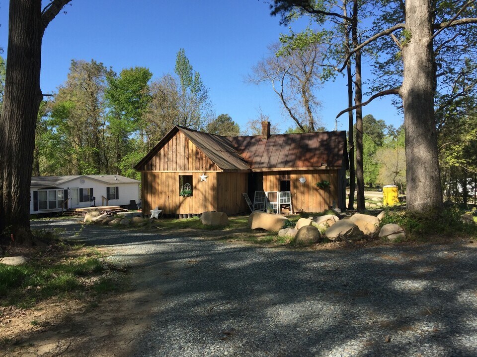277 Taylor Rd in Pittsboro, NC - Building Photo