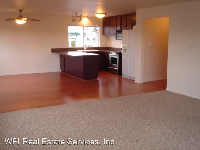 5029 Roosevelt Way NE in Seattle, WA - Building Photo - Building Photo