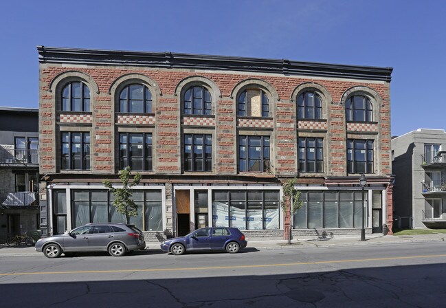 3169 E Sainte-Catherine Rue E in Montréal, QC - Building Photo - Building Photo
