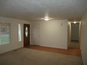 830 W Isabella St in Lebanon, OR - Building Photo - Building Photo