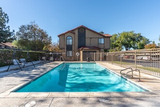 Banbury Apartments in Riverside, CA - Building Photo - Building Photo