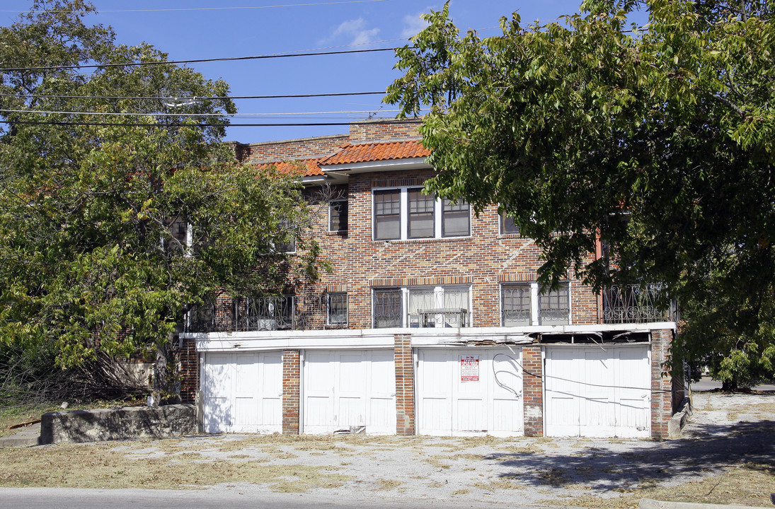 5514-5550 Broadway St in San Antonio, TX - Building Photo