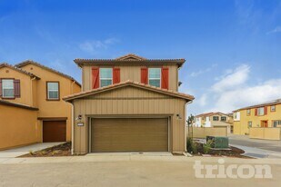 29391 Walnut Tree Way in Winchester, CA - Building Photo