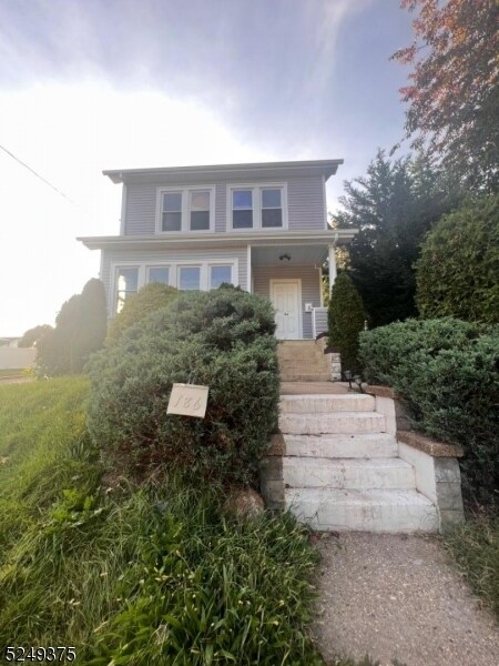 186 Old Rd-Unit -2 in Woodbridge Township, NJ - Building Photo