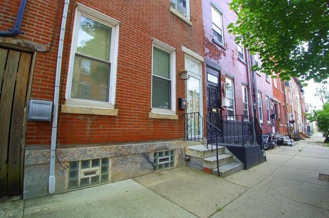 1517 N Lawrence St, Unit 1