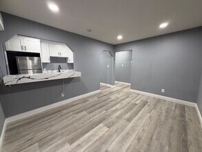 219 E 76th St in Los Angeles, CA - Building Photo - Building Photo