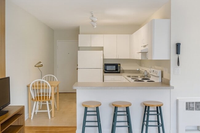 200 Swanton St, Unit 708 in Winchester, MA - Building Photo - Building Photo