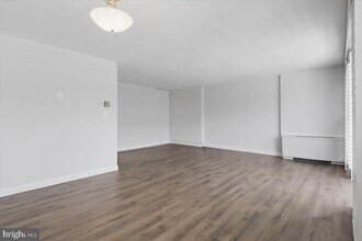 1301 S Arlington Ridge Rd in Arlington, VA - Building Photo - Building Photo