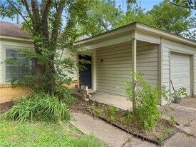 703 Cherry St in College Station, TX - Building Photo