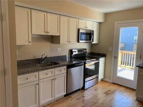 27 Tridell Dr, Unit 46 in Southington, CT - Foto de edificio - Building Photo