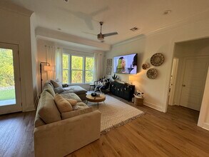 1549 Alum Creek Dr in Baton Rouge, LA - Building Photo - Building Photo